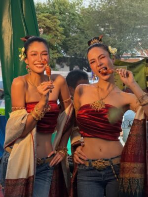 Chalita Suansane Instagram - สวัสดีวันเสาร์ ขอให้ตื่นมาด้วยจิตใจยิ้มแย้มและเบิกบาน พี่แนทคิดแคปชั่น😂✨😝