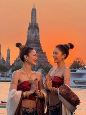 Chalita Suansane Instagram - สวัสดีวันเสาร์ ขอให้ตื่นมาด้วยจิตใจยิ้มแย้มและเบิกบาน พี่แนทคิดแคปชั่น😂✨😝