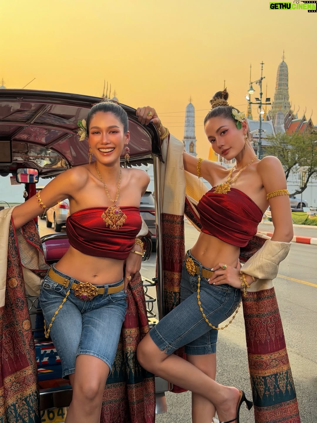 Chalita Suansane - 62.2K Likes - สวัสดีวันเสาร์ ขอให้ตื่นมาด้วยจิตใจยิ้มแย้มและเบิกบาน พี่แนทคิดแคปชั่น😂✨😝