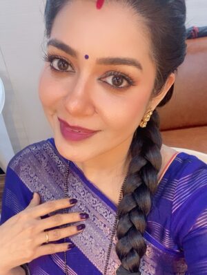 Chaya Singh Instagram - Thank u @amruthadhaare__official for this beautiful saree. 
Bhoomi’s new look but with same old classic — bangles