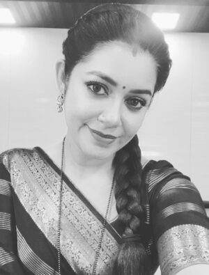Chaya Singh Instagram - Thank u @amruthadhaare__official for this beautiful saree. 
Bhoomi’s new look but with same old classic — bangles