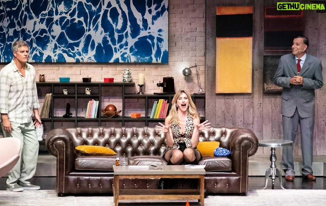 Daniela Pantano - 6.4K Likes - Este fin de semana pasado me tocó subir a escena en @lacenadelostontos y explotaron de público todas las funciones! 💥💥
Quiero decirles que hacer esta obra es una fiesta! 💕Puro disfrute.
Gracias a @bossimartin x tu generosidad inmensa, al dire @carnevalemarcos y a todos los productores por la confianza y  a mis compañeros que estuvieron ahi apoyando tan amorosamente! @mik3amigorena_ _ @estebanprol15 @arengoguillermo @francobattista5 

Ph @atomobit