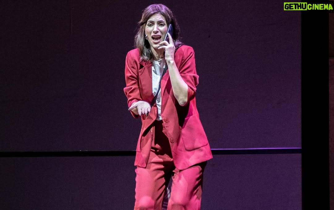Daniela Pantano - 6.4K Likes - Este fin de semana pasado me tocó subir a escena en @lacenadelostontos y explotaron de público todas las funciones! 💥💥
Quiero decirles que hacer esta obra es una fiesta! 💕Puro disfrute.
Gracias a @bossimartin x tu generosidad inmensa, al dire @carnevalemarcos y a todos los productores por la confianza y  a mis compañeros que estuvieron ahi apoyando tan amorosamente! @mik3amigorena_ _ @estebanprol15 @arengoguillermo @francobattista5 

Ph @atomobit