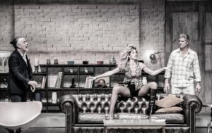 Daniela Pantano Instagram - Este fin de semana pasado me tocó subir a escena en @lacenadelostontos y explotaron de público todas las funciones! 💥💥
Quiero decirles que hacer esta obra es una fiesta! 💕Puro disfrute.
Gracias a @bossimartin x tu generosidad inmensa, al dire @carnevalemarcos y a todos los productores por la confianza y  a mis compañeros que estuvieron ahi apoyando tan amorosamente! @mik3amigorena_ _ @estebanprol15 @arengoguillermo @francobattista5 

Ph @atomobit