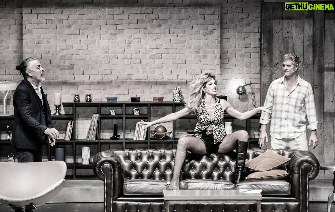 Daniela Pantano - 6.4K Likes - Este fin de semana pasado me tocó subir a escena en @lacenadelostontos y explotaron de público todas las funciones! 💥💥
Quiero decirles que hacer esta obra es una fiesta! 💕Puro disfrute.
Gracias a @bossimartin x tu generosidad inmensa, al dire @carnevalemarcos y a todos los productores por la confianza y  a mis compañeros que estuvieron ahi apoyando tan amorosamente! @mik3amigorena_ _ @estebanprol15 @arengoguillermo @francobattista5 

Ph @atomobit