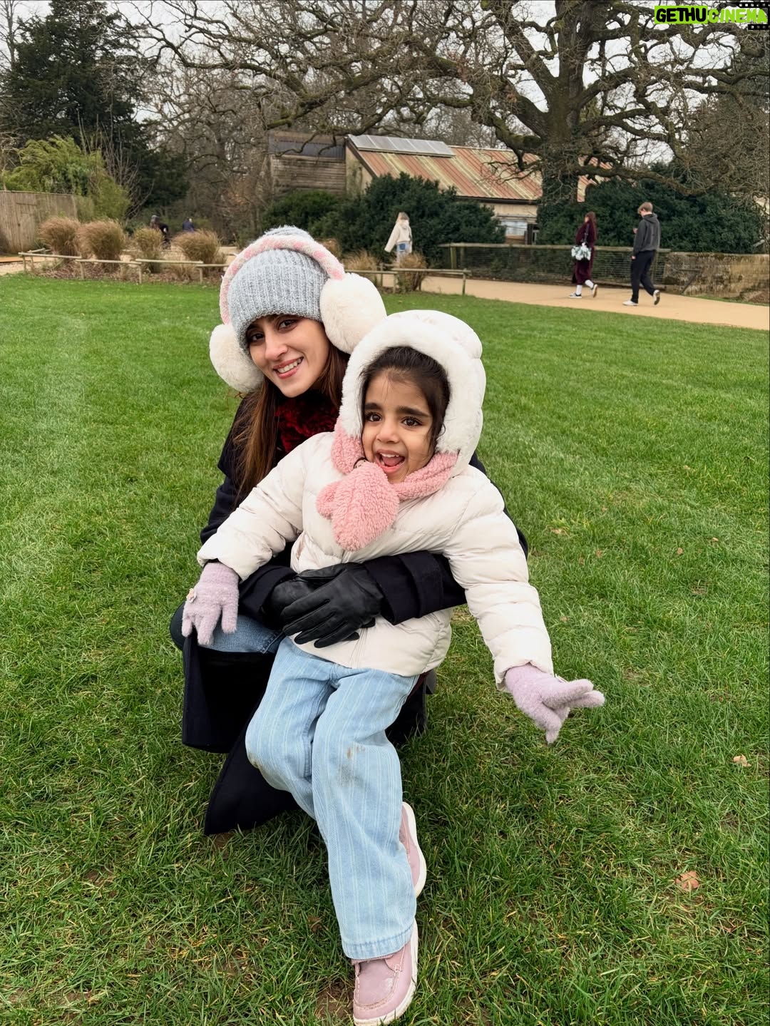 Deiya Sindhi - 9.8K Likes - London memories, family moments, and love in every frame. Saying goodbye to 2025 with a full heart and welcoming 2026… Some moments really are so easy to fall in love with❤️ 
Here’s to more travel, togetherness, and magic ahead ❤️ 
#shukrana #blessed #grateful #godsfavoritechild♥️