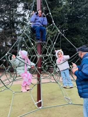 Deiya Sindhi Instagram - London memories, family moments, and love in every frame. Saying goodbye to 2025 with a full heart and welcoming 2026… Some moments really are so easy to fall in love with❤️ 
Here’s to more travel, togetherness, and magic ahead ❤️ 
#shukrana #blessed #grateful #godsfavoritechild♥️