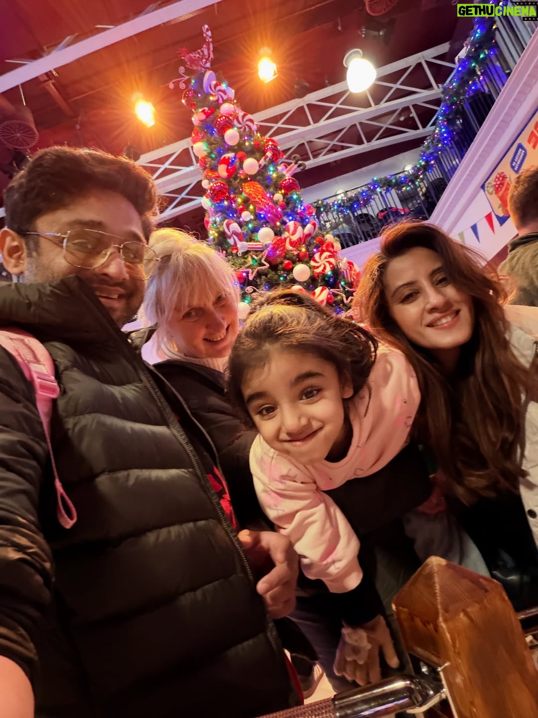 Deiya Sindhi - 9.8K Likes - London memories, family moments, and love in every frame. Saying goodbye to 2025 with a full heart and welcoming 2026… Some moments really are so easy to fall in love with❤️ 
Here’s to more travel, togetherness, and magic ahead ❤️ 
#shukrana #blessed #grateful #godsfavoritechild♥️