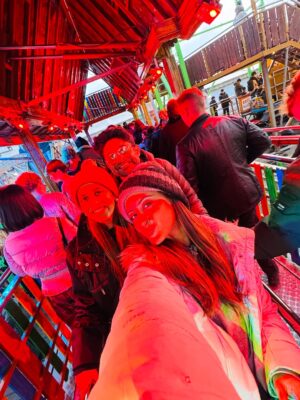 Deiya Sindhi Instagram - London memories, family moments, and love in every frame. Saying goodbye to 2025 with a full heart and welcoming 2026… Some moments really are so easy to fall in love with❤️ 
Here’s to more travel, togetherness, and magic ahead ❤️ 
#shukrana #blessed #grateful #godsfavoritechild♥️