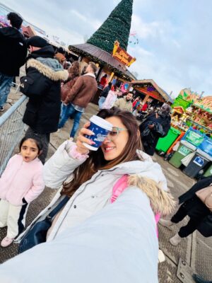 Deiya Sindhi Instagram - London memories, family moments, and love in every frame. Saying goodbye to 2025 with a full heart and welcoming 2026… Some moments really are so easy to fall in love with❤️ 
Here’s to more travel, togetherness, and magic ahead ❤️ 
#shukrana #blessed #grateful #godsfavoritechild♥️