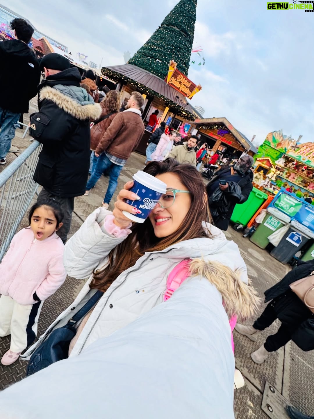 Deiya Sindhi - 9.8K Likes - London memories, family moments, and love in every frame. Saying goodbye to 2025 with a full heart and welcoming 2026… Some moments really are so easy to fall in love with❤️ 
Here’s to more travel, togetherness, and magic ahead ❤️ 
#shukrana #blessed #grateful #godsfavoritechild♥️