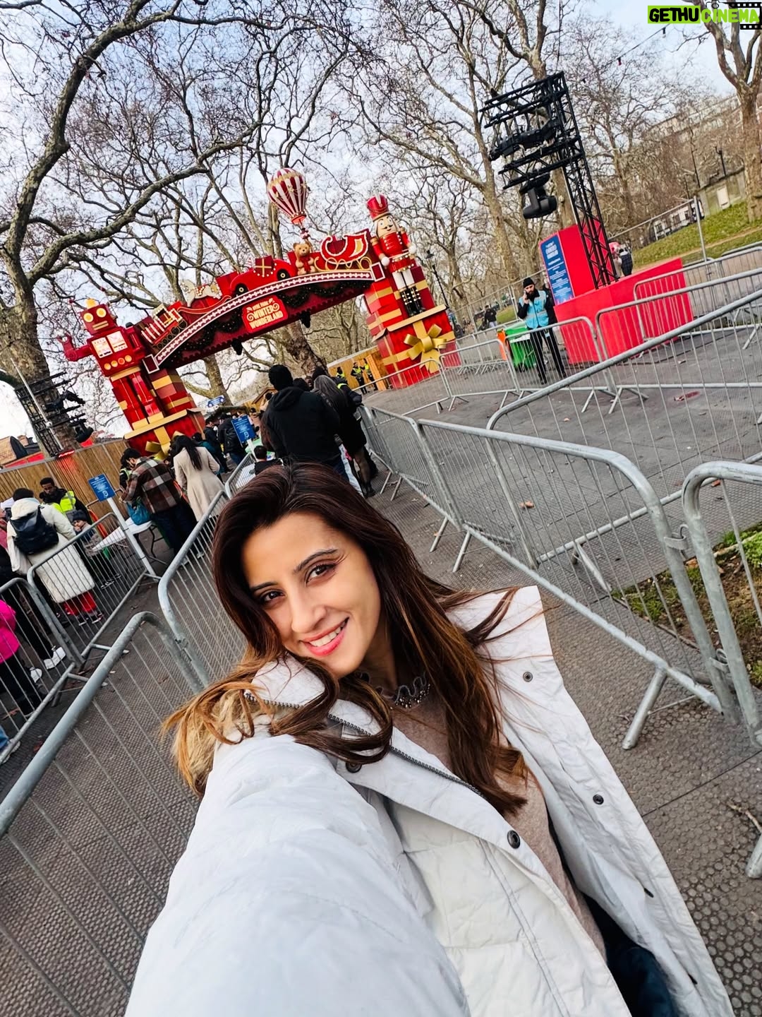 Deiya Sindhi - 9.8K Likes - London memories, family moments, and love in every frame. Saying goodbye to 2025 with a full heart and welcoming 2026… Some moments really are so easy to fall in love with❤️ 
Here’s to more travel, togetherness, and magic ahead ❤️ 
#shukrana #blessed #grateful #godsfavoritechild♥️