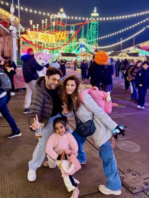 Deiya Sindhi Instagram - London memories, family moments, and love in every frame. Saying goodbye to 2025 with a full heart and welcoming 2026… Some moments really are so easy to fall in love with❤️ 
Here’s to more travel, togetherness, and magic ahead ❤️ 
#shukrana #blessed #grateful #godsfavoritechild♥️