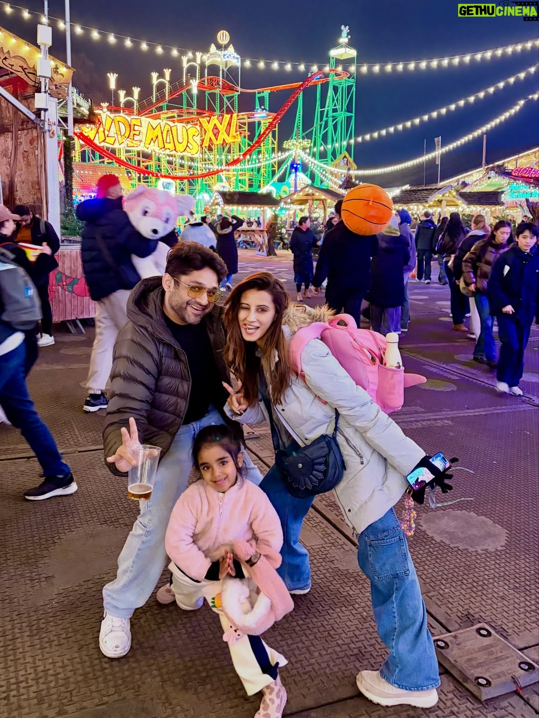 Deiya Sindhi - 9.8K Likes - London memories, family moments, and love in every frame. Saying goodbye to 2025 with a full heart and welcoming 2026… Some moments really are so easy to fall in love with❤️ 
Here’s to more travel, togetherness, and magic ahead ❤️ 
#shukrana #blessed #grateful #godsfavoritechild♥️