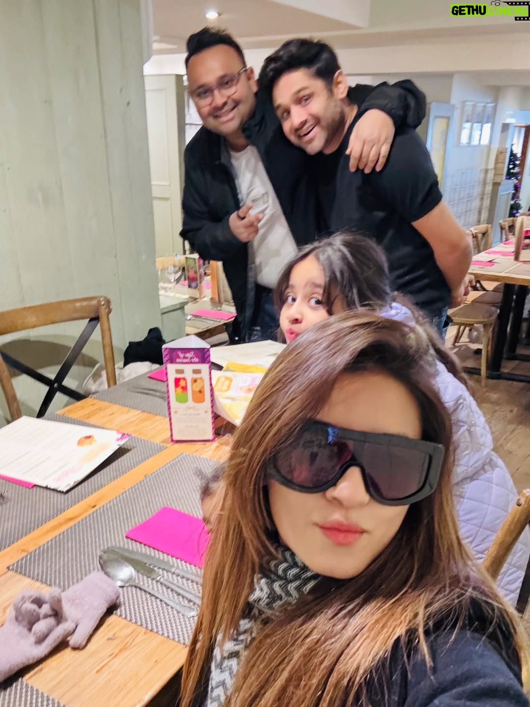 Deiya Sindhi - 9.8K Likes - London memories, family moments, and love in every frame. Saying goodbye to 2025 with a full heart and welcoming 2026… Some moments really are so easy to fall in love with❤️ 
Here’s to more travel, togetherness, and magic ahead ❤️ 
#shukrana #blessed #grateful #godsfavoritechild♥️