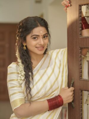 Delna Davis Instagram - ഓണപ്പൊന്നോണം 🌼
.
📸 @camerasenthil 
.
Shoot organised by @rrajeshananda 
.
#onam2025 #onam #onamspecial #onamfestival #onamvibes