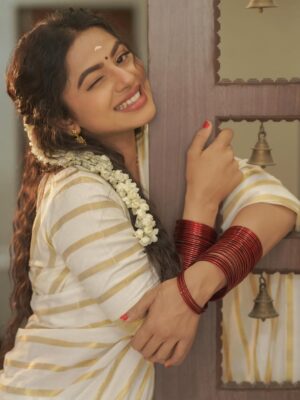 Delna Davis Instagram - ഓണപ്പൊന്നോണം 🌼
.
📸 @camerasenthil 
.
Shoot organised by @rrajeshananda 
.
#onam2025 #onam #onamspecial #onamfestival #onamvibes