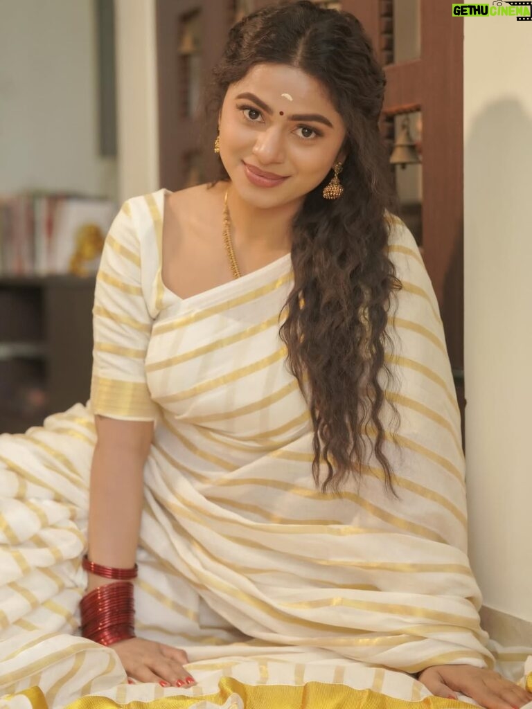 [Image: Delna-Davis-6-IaS5Sy2274-768x1024.jpg]