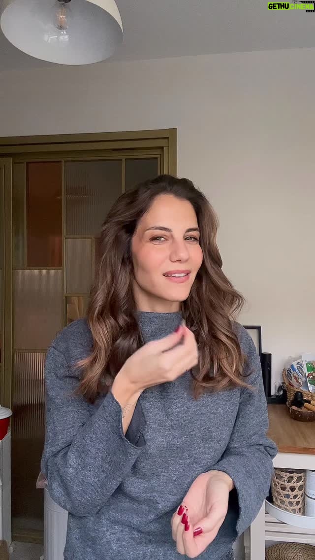 Derya Beşerler - 1.7K Likes - Şehir dışında yaşayan arkadaşlarıma İstanbul'dan bildiriyorumdur 📞😎