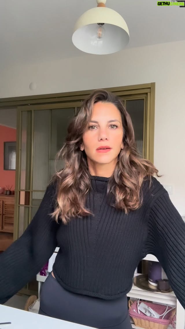 Derya Beşerler - 3K Likes - Kalabalık ortamlarda İngilizce konuşmak gerektiğinde kendiliğinden yüklenen o gerginlik hali🤣