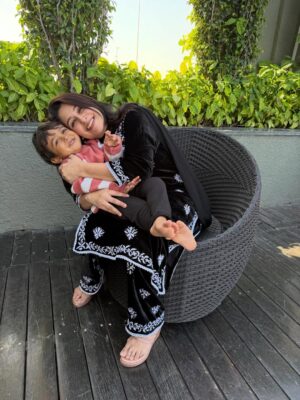 Dipika Kakar Instagram - ā¤ļøā¤ļøā¤ļø
.
.
wearing: Makhmal Lucknowi Kurta Set from @labeldki