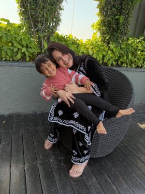 Dipika Kakar Instagram - ā¤ļøā¤ļøā¤ļø
.
.
wearing: Makhmal Lucknowi Kurta Set from @labeldki