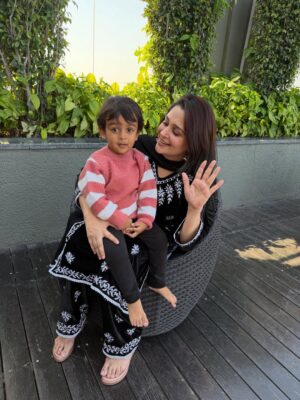 Dipika Kakar Instagram - ā¤ļøā¤ļøā¤ļø
.
.
wearing: Makhmal Lucknowi Kurta Set from @labeldki