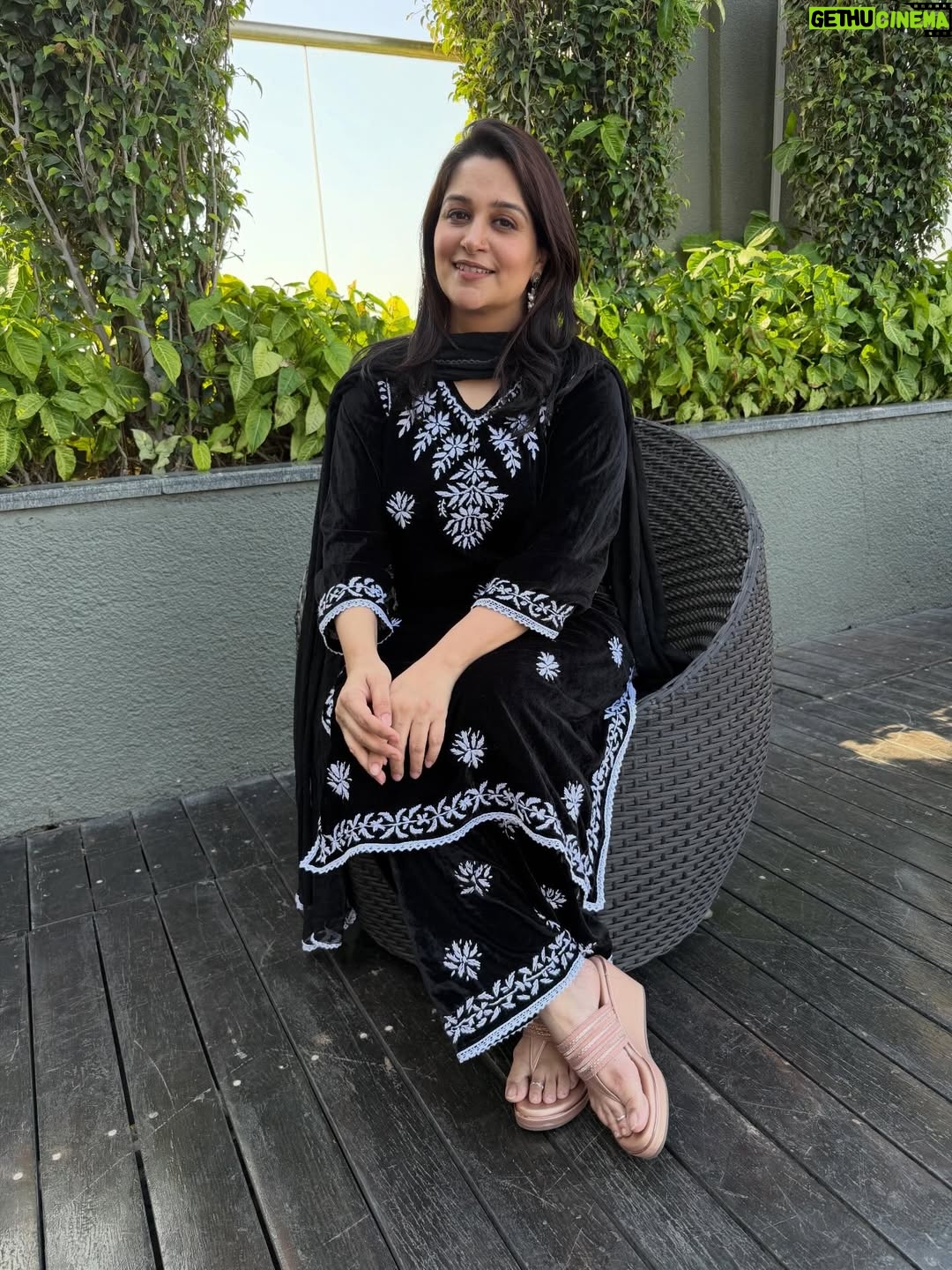 Dipika Kakar - 380.4K Likes - ❤️❤️❤️
.
.
wearing:  Makhmal Lucknowi Kurta Set from @labeldki