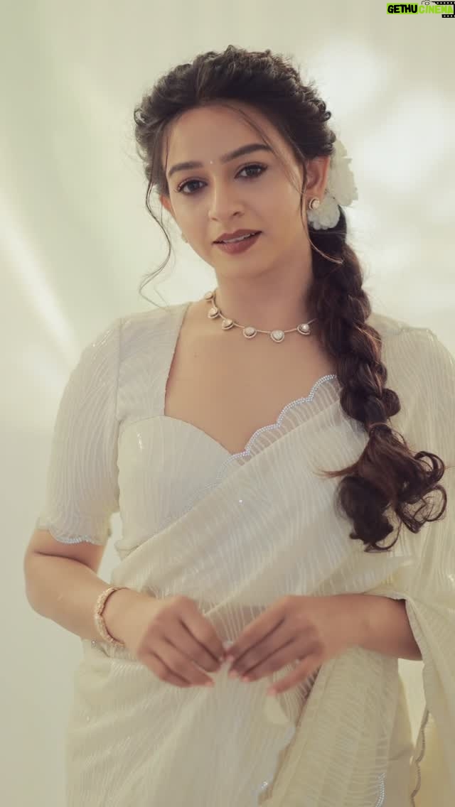 Divya Ganesh - 201.1K Likes - 🤍
#divyaganesh