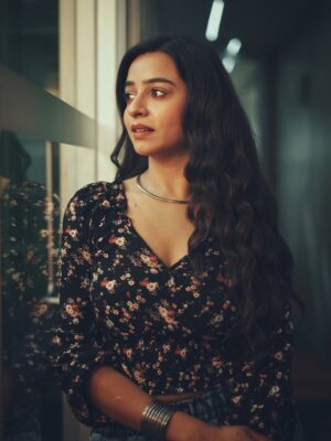 Divya Ganesh Instagram - 🏆 “Winning hearts first, trophy next 👑✨ Divya Ganesh magic!” ♥️❣️✨

Pc and Edits :- @arunhariharan244 

#divyaganesh #divyaganesh😍 #divyaganeshofficial #bigboss9 #vijaytelevisionserials