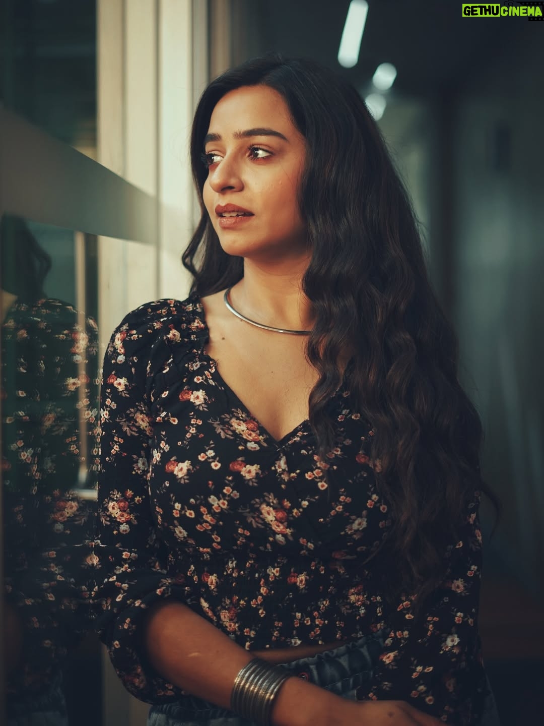 Divya Ganesh - 328.6K Likes - 🏆 “Winning hearts first, trophy next 👑✨ Divya Ganesh magic!” ♥️❣️✨

Pc and Edits :- @arunhariharan244 

#divyaganesh #divyaganesh😍 #divyaganeshofficial #bigboss9 #vijaytelevisionserials
