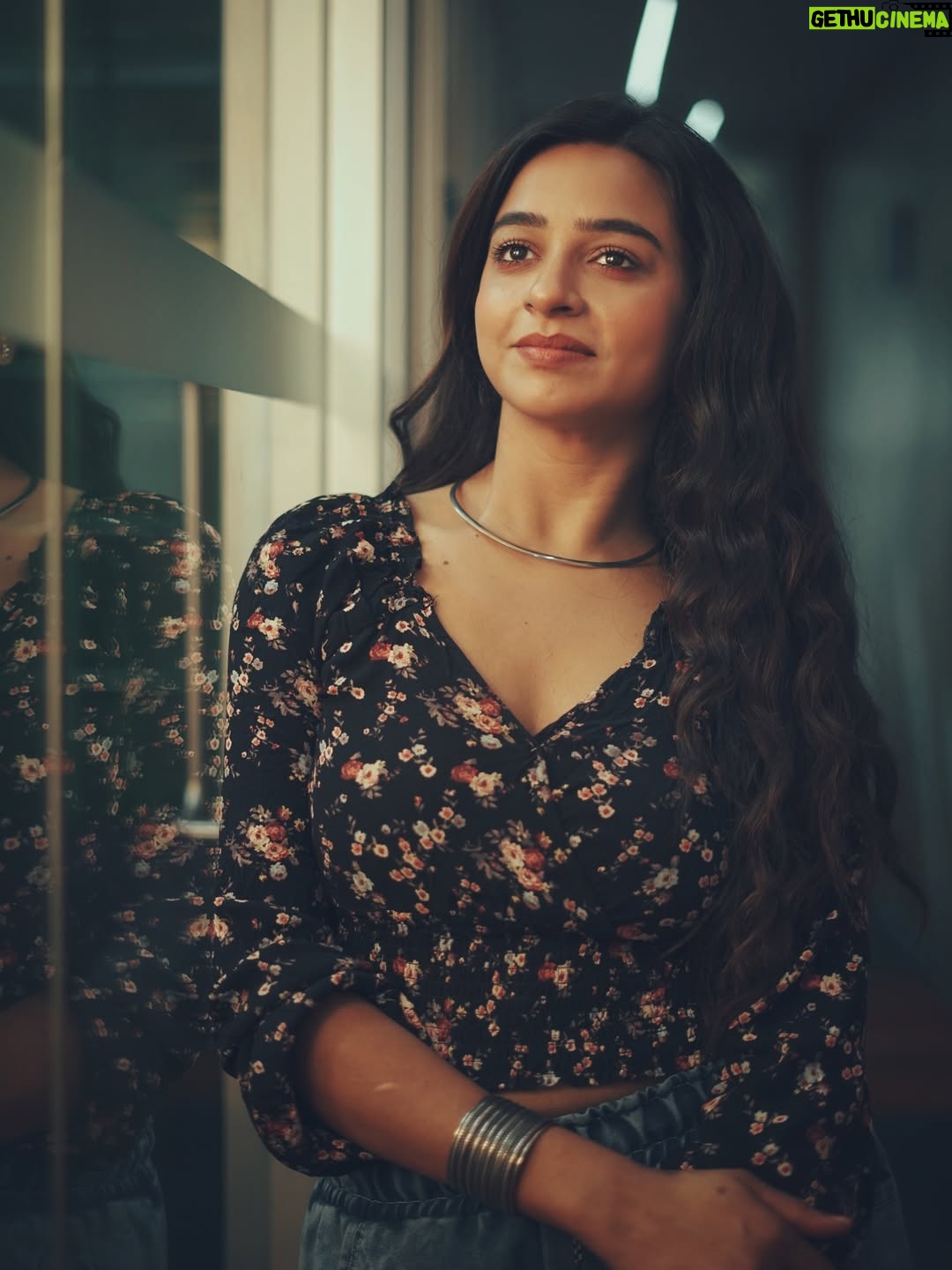 Divya Ganesh - 328.6K Likes - 🏆 “Winning hearts first, trophy next 👑✨ Divya Ganesh magic!” ♥️❣️✨

Pc and Edits :- @arunhariharan244 

#divyaganesh #divyaganesh😍 #divyaganeshofficial #bigboss9 #vijaytelevisionserials