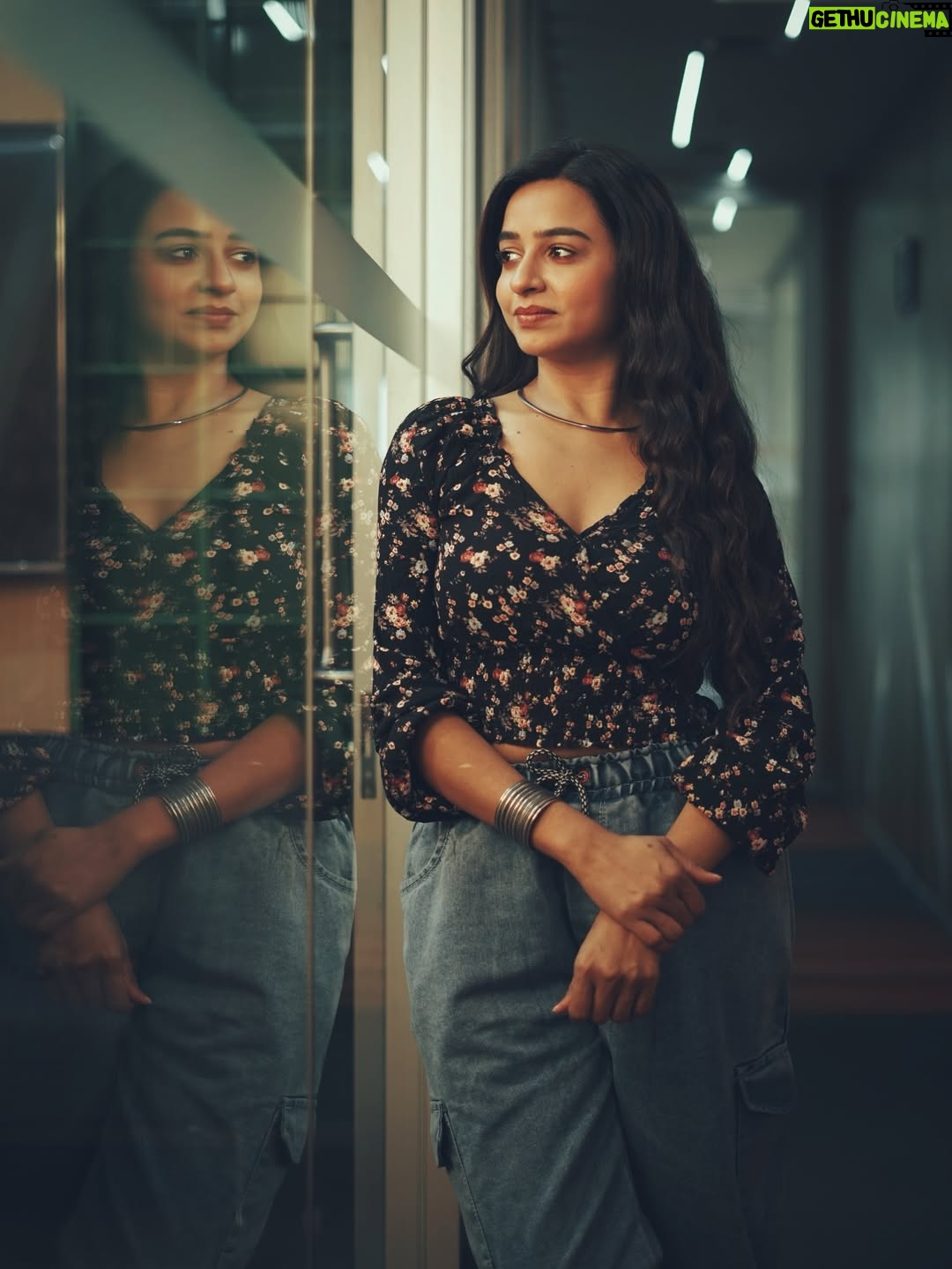 Divya Ganesh - 328.6K Likes - 🏆 “Winning hearts first, trophy next 👑✨ Divya Ganesh magic!” ♥️❣️✨

Pc and Edits :- @arunhariharan244 

#divyaganesh #divyaganesh😍 #divyaganeshofficial #bigboss9 #vijaytelevisionserials