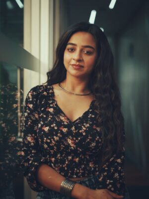 Divya Ganesh Instagram - 🏆 “Winning hearts first, trophy next 👑✨ Divya Ganesh magic!” ♥️❣️✨

Pc and Edits :- @arunhariharan244 

#divyaganesh #divyaganesh😍 #divyaganeshofficial #bigboss9 #vijaytelevisionserials
