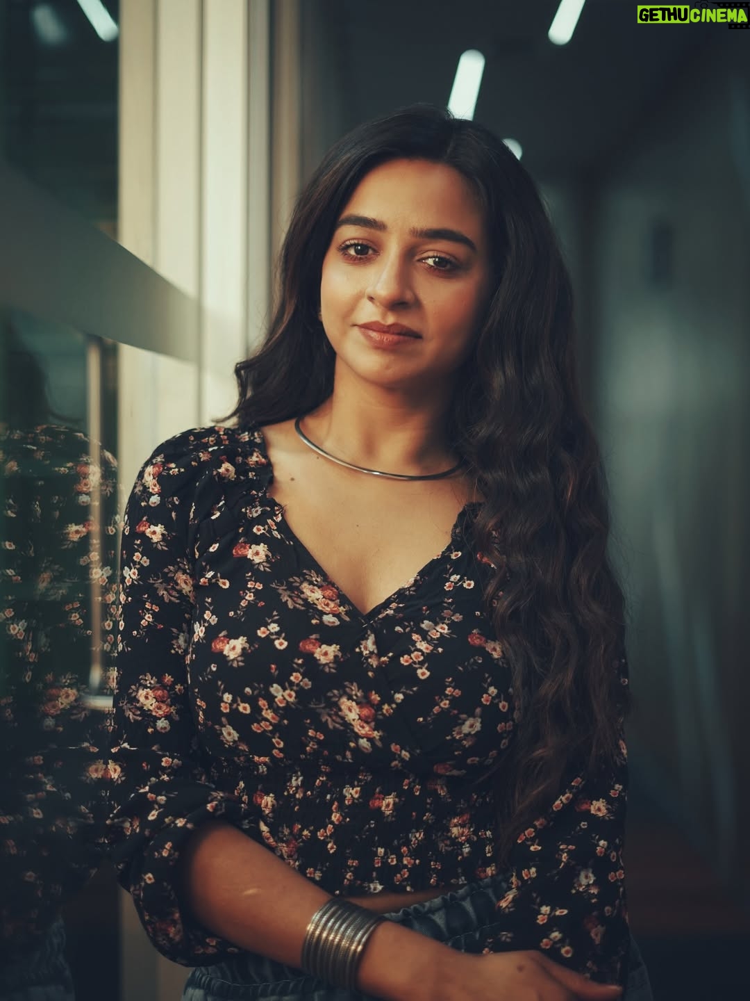 Divya Ganesh - 328.6K Likes - 🏆 “Winning hearts first, trophy next 👑✨ Divya Ganesh magic!” ♥️❣️✨

Pc and Edits :- @arunhariharan244 

#divyaganesh #divyaganesh😍 #divyaganeshofficial #bigboss9 #vijaytelevisionserials