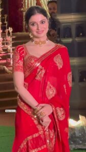 Actress Divya Khossla HD Photos and Wallpapers December 2025