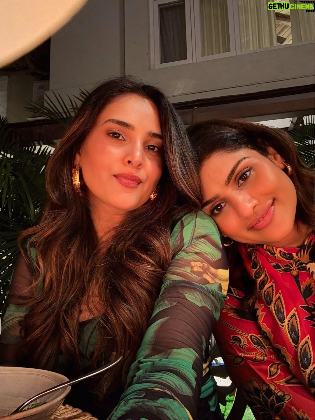 Divya Spandana - 337.8K Likes - With the bestie! 👯‍♀️