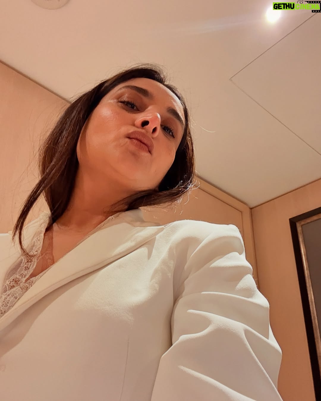 Divya Spandana - 366.8K Likes - 🤍🤍🐶