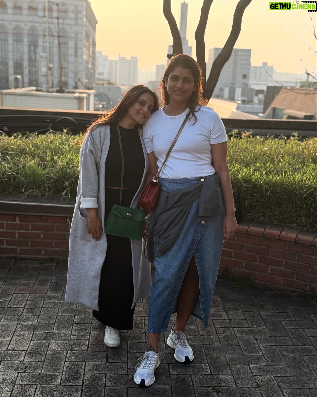 Divya Spandana - 199.8K Likes - 🇰🇷🫶🏽