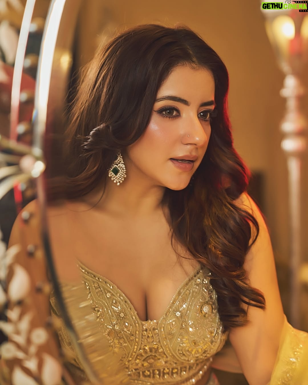 Dolly Chawla - 8.5K Likes - Lyrics ❤️