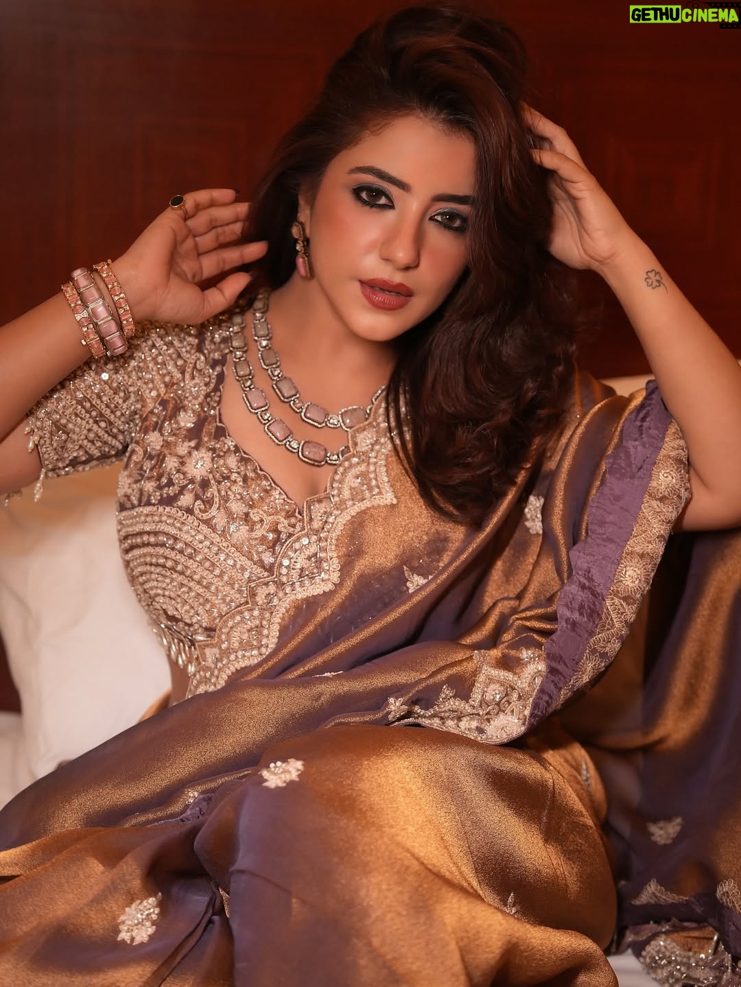 Dolly Chawla - 8.4K Likes - Kaisi dil lagi hai tu ……

Makeup @tanyamakeoveroffical 
Style by @tanyamakeoveroffical 

#newlook #meera #indianwear #beauty #makeup #picoftheday  #yummsetummtak #dollychawla #kaisidillagihaitu #merizindagihaitu #lyrics