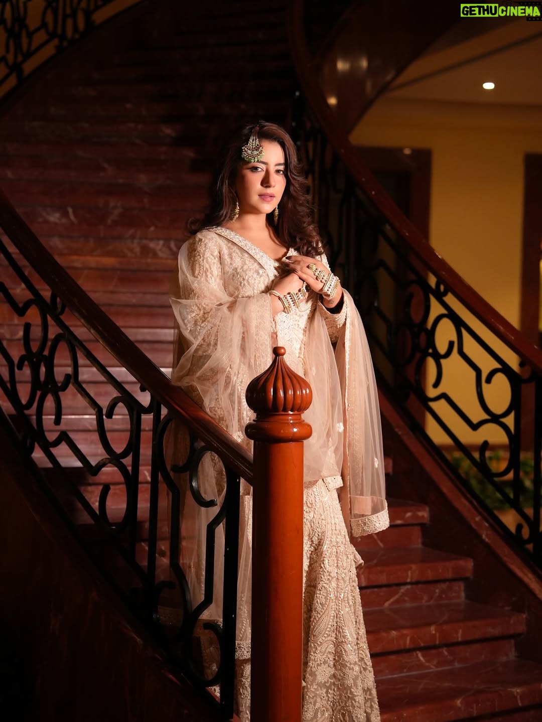 Dolly Chawla - 9.7K Likes - Akhiyan ch tu vasda …

Makeup by  @tanyamakeoveroffical 
Costume  @riyaassat 
Jewellery  @koharbykanika 

#picoftheday  #pakistanilook #andaaz #beauty #makeup #meera #tummsetummtak #lyrics #vibe #adaa #dollychawla #makeupbytanya #loveyourself