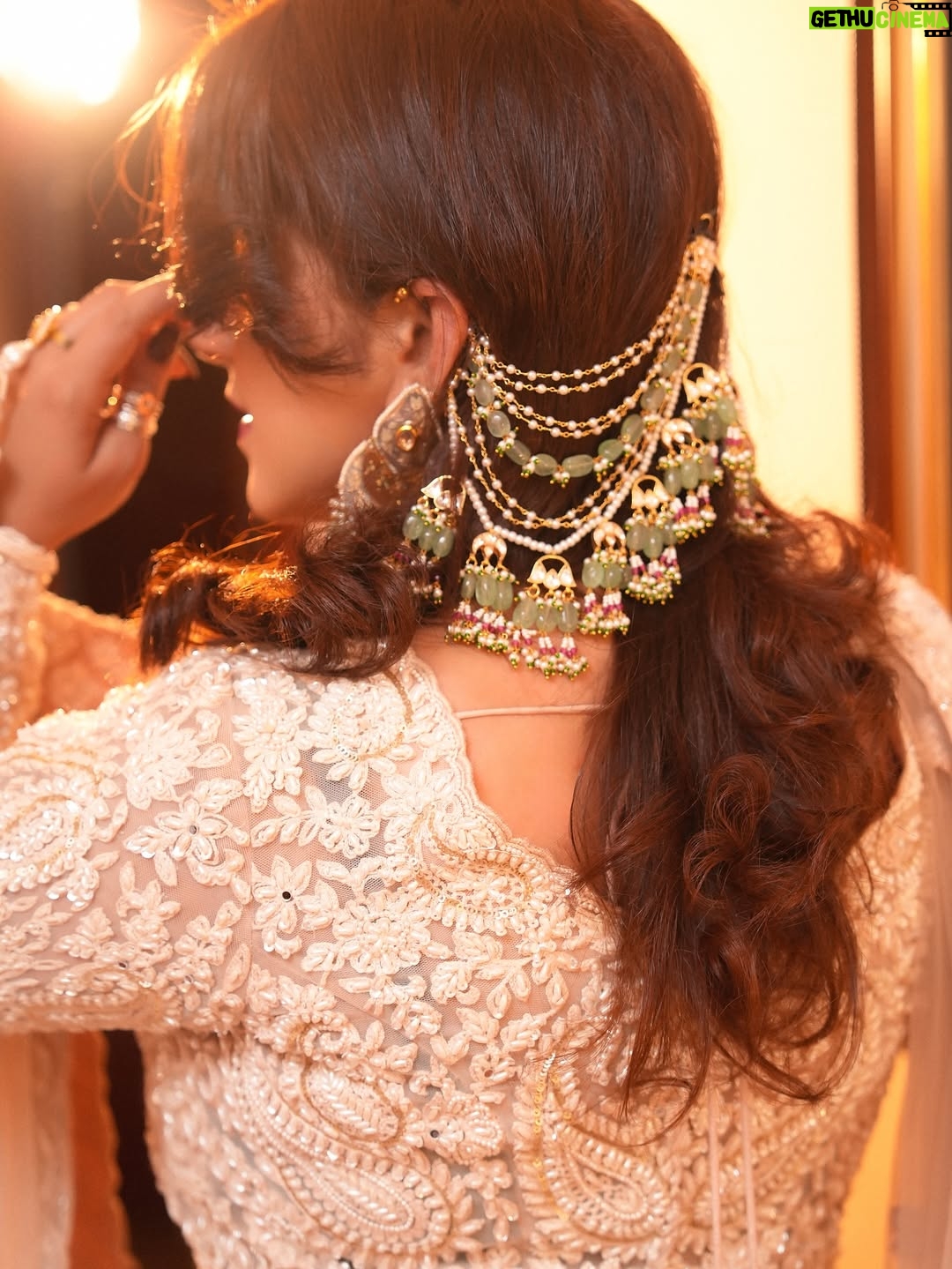 Dolly Chawla - 9.7K Likes - Akhiyan ch tu vasda …

Makeup by  @tanyamakeoveroffical 
Costume  @riyaassat 
Jewellery  @koharbykanika 

#picoftheday  #pakistanilook #andaaz #beauty #makeup #meera #tummsetummtak #lyrics #vibe #adaa #dollychawla #makeupbytanya #loveyourself