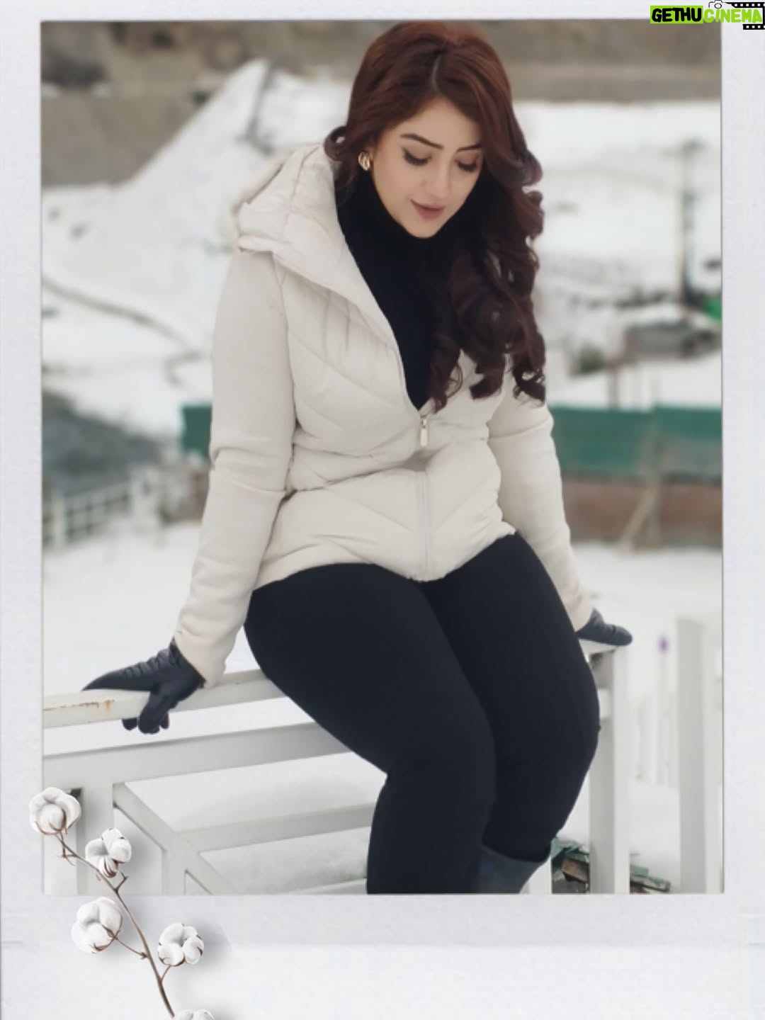 Dolly Chawla - 18.3K Likes - तोहफ़ा है तेरा 

मेरी Adaaa ✨

#dollychawla #kashmir #scenic #actress #swipe