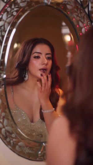 Dolly Chawla Instagram - A new chapter begins when you choose to believe in yourself ..

New year new beginnings #happynewyear2026

Makeup by @tanyamakeoveroffical 
Styling  @tanyamakeoveroffical 
Outfit  @raasworld 
Location  @hiltonmumbai 

#newday #newbeginnings #2026 #grateful #love #showlove #meera #dollychawla #tummsetummtak