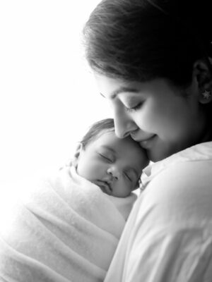 Durga Krishna Instagram - Of all the gifts 2025 gave us, this little soul is the one that changed our world. Entering the New Year with a full heart and the greatest love we’ve ever known. Happy New Year from our growing family to yours. ✨🤍

Photo By : @babystories_by_sujinsuvin