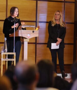 Elif Şafak Instagram - What a magical event and an inspiring evening this was. I am very honoured to deliver the National Humanities Lecture 2026. My deepest thanks to the amazing faculty members and to our brilliant audience both in the conference room and online. Thank you @profsarahchurchwell I am very excited to tell you that I've been made a Public Humanities Fellow at the School of Advanced Studies, joining fabulous scholars whose minds I deeply respect @hallierubenhold @drmatthewsweet @ritulashah @naomi_alderman @sixteenthcgirl @ericawgnr @adamdavidrutherford
@olusoga @lyndseystonebridge and #CarenzaLewis As Hallie said we will be raising the banner for the humanities together #humanities📚📚📚 Çok değerli bir akşamdı, yürekten teşekkür ediyorum gelen, dinleyen, sevgiyle daha sonra kuyrukta bekleyen herkese