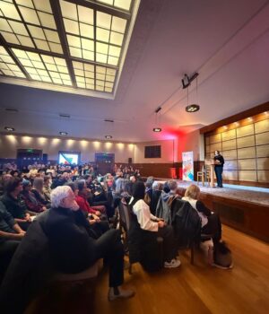 Elif Şafak Instagram - What a magical event and an inspiring evening this was. I am very honoured to deliver the National Humanities Lecture 2026. My deepest thanks to the amazing faculty members and to our brilliant audience both in the conference room and online. Thank you @profsarahchurchwell I am very excited to tell you that I've been made a Public Humanities Fellow at the School of Advanced Studies, joining fabulous scholars whose minds I deeply respect @hallierubenhold @drmatthewsweet @ritulashah @naomi_alderman @sixteenthcgirl @ericawgnr @adamdavidrutherford
@olusoga @lyndseystonebridge and #CarenzaLewis As Hallie said we will be raising the banner for the humanities together #humanities📚📚📚 Çok değerli bir akşamdı, yürekten teşekkür ediyorum gelen, dinleyen, sevgiyle daha sonra kuyrukta bekleyen herkese