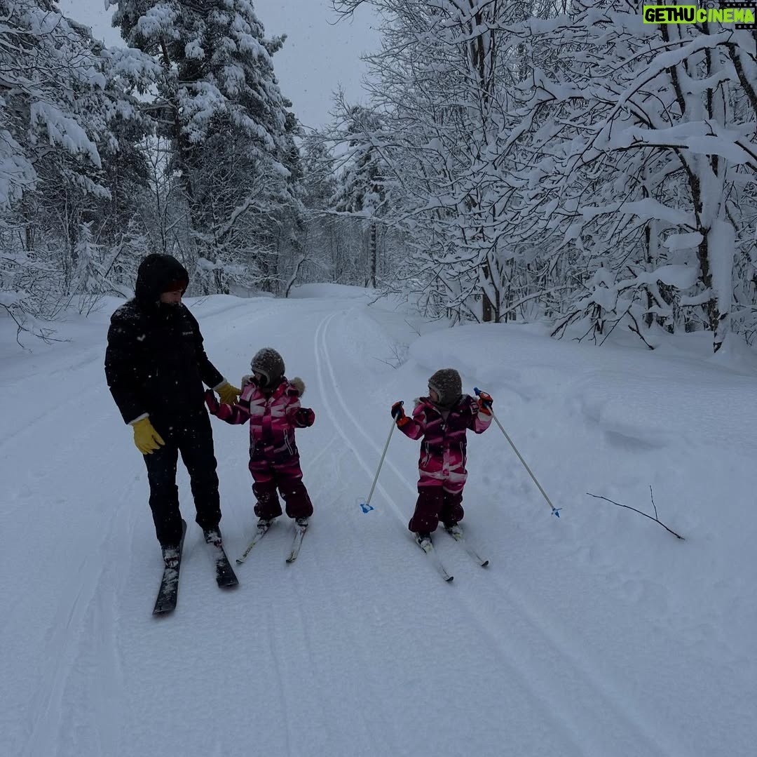 Emelie Forsberg - 9.9K Likes - To sum up a year in a few photos is impossible, all the emotions, experiences, feelings and everything inbetween.
This year has gone by in a blink!
I have been pregnant, have had a baby that now is 9 months! 
Kilian and I have done many small expeditions with all our little ones, and I've did a few local races. 
1; northern lights on the first day of the year
2; skiing together 
3; Lo ❤️
4, 5 Prepping my garden & greenhouse 
6; Local races ⭐ 
7,8; One of the few trainings we got to do together!
9; Girls trip to a mountain hut
10; Mallorca race, running with one of my best friends that is back running after a long injury! 
11; Winter running with my little one
12; first powder of the season!

Thank you for following and cheering along here ❤️
And to my sponsors who supports me ❤️

@nnormal_official 
@thule 
@corosglobal 
@silvaglobal