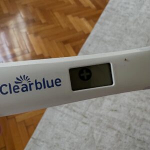Emily Cox Instagram - Last Summer, first this happened:
1) Makeup and Costume test, 
then this happened:
2) positive pregnancy test,
then this happened:
3 and 4) arriving on Set,
then this happened:
5) filming
6)falling asleep between takes cause I was soooo tired 😅😂😂
then this happened:
7) pressday
then this happened:
8) getting ready for the premiere- my little boy was there too❤️
9) my friend and supporter @drsimonekoch 
then this happened:
10)premiere!
and now the film is out! Go and watch it! 
(11,12,13)

❤️

„Der Medicus2“ - „The Physician2“ Out now!!!✨✨✨

@zeitsprungpictures @constantinfilm @ufa_production @malick.bauer @liamcunningham1 @aidan_gillen_official_ @ainerosedaly @rosieboore._ @zdf.de @drsimonekoch @francisfultonsmith @cassandra_han_casting #philippstölzl @talesbycaroline